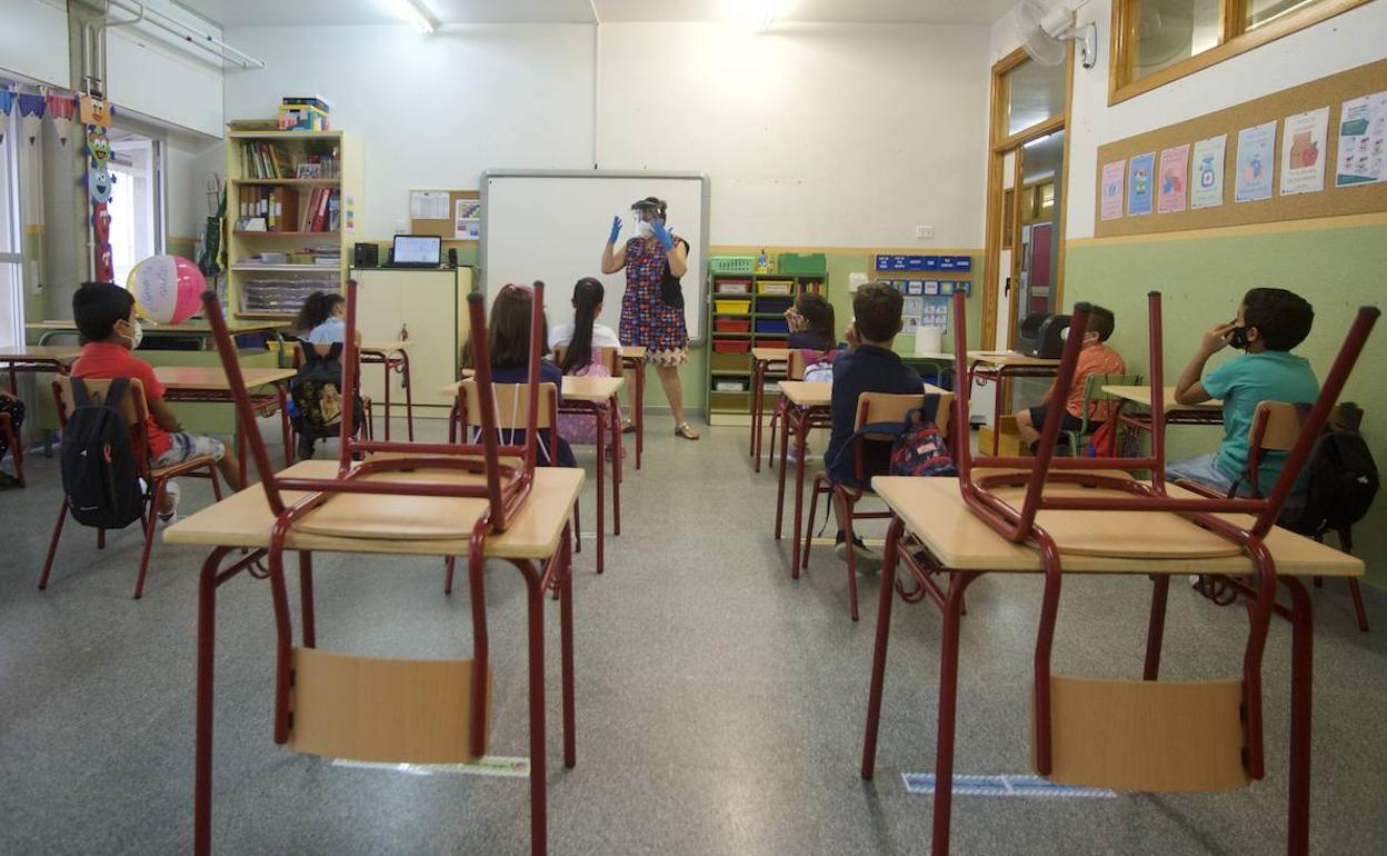 Alumnos en un colegio de Murcia, en una fotografía de archivo.