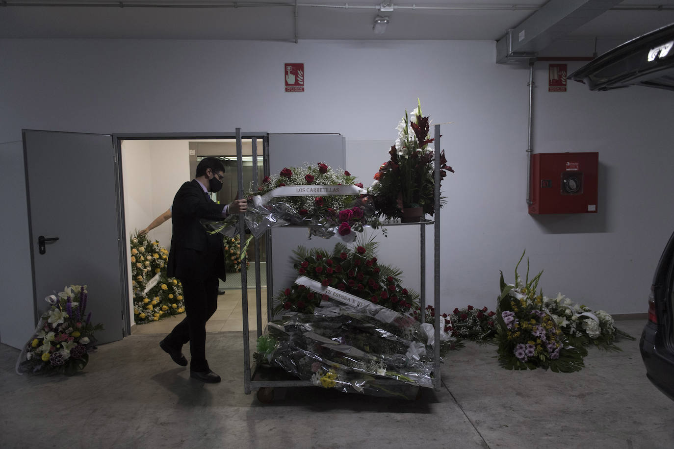 Fotos: Un día en una funeraria murciana