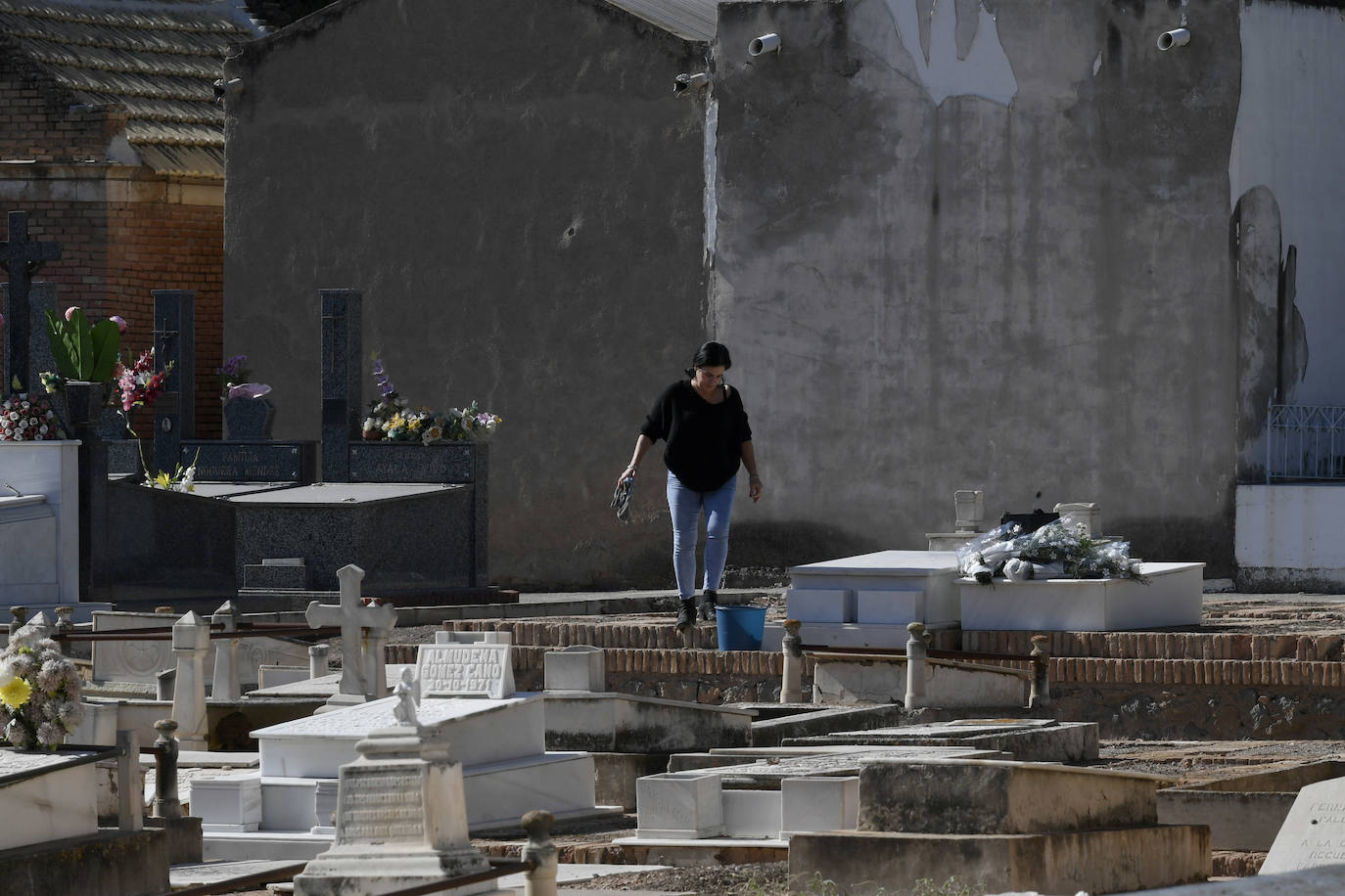 Fotos: El Día de Todos los Santos transcurre con normalidad en el cementerio de Espinardo