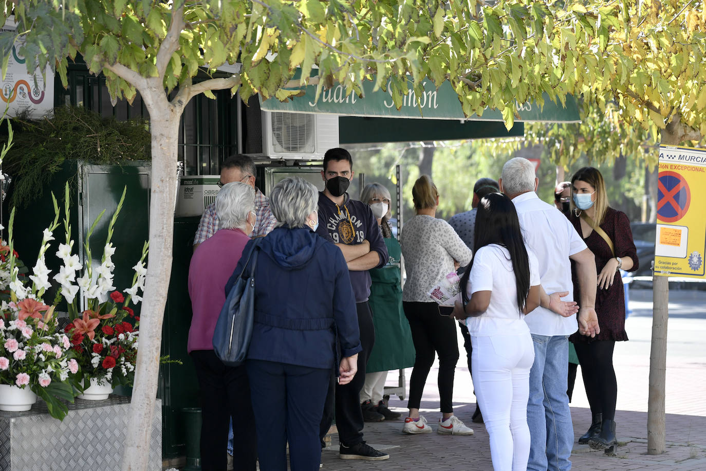 Fotos: El Día de Todos los Santos transcurre con normalidad en el cementerio de Espinardo