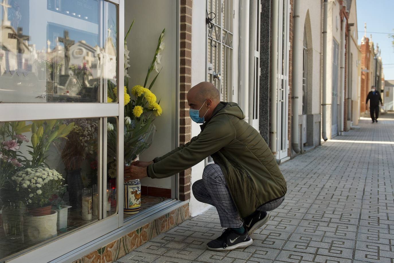 Fotos: Visitas a &#039;cuentagotas&#039; en los cementerios de Murcia