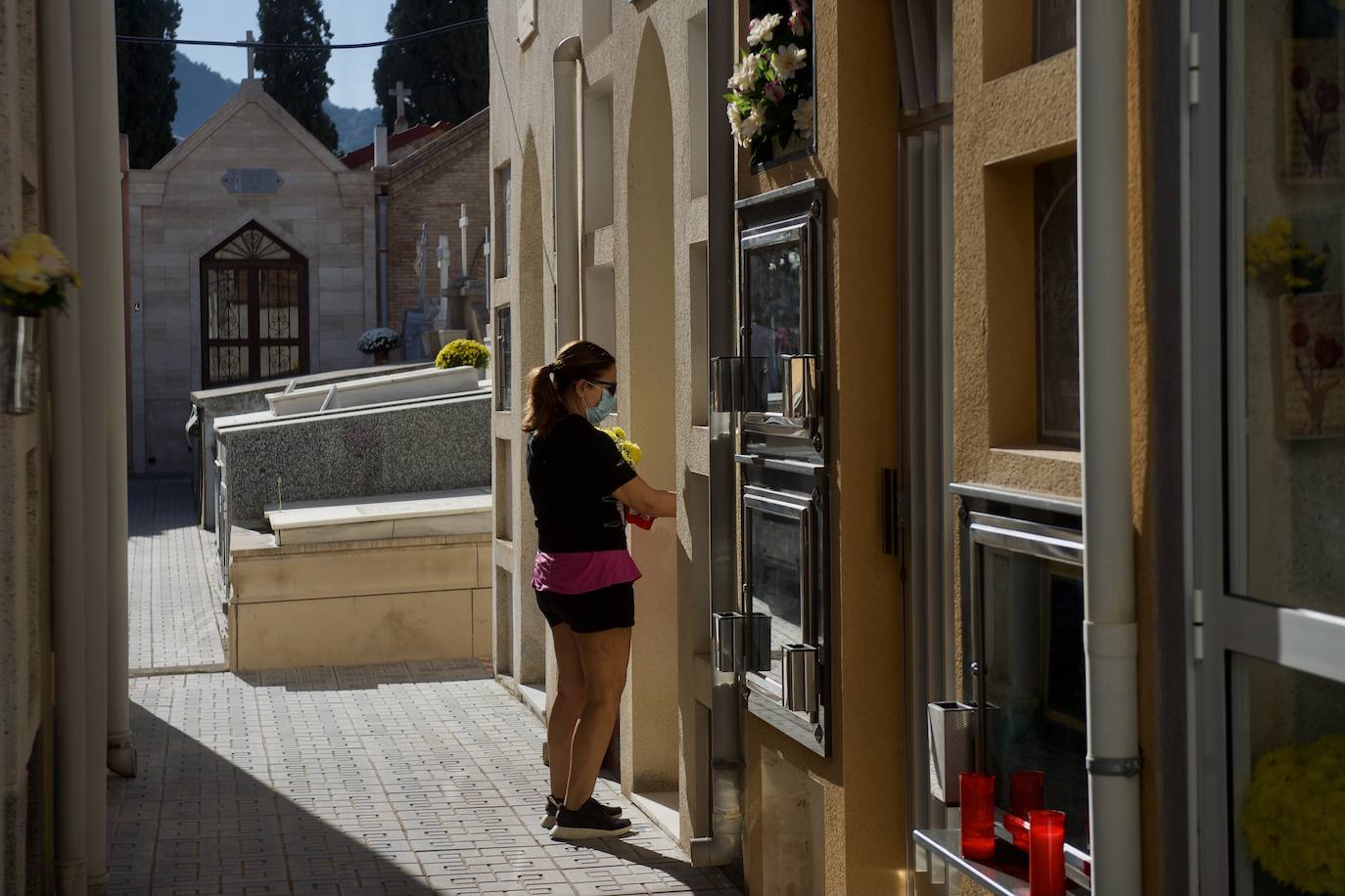 Fotos: Visitas a &#039;cuentagotas&#039; en los cementerios de Murcia