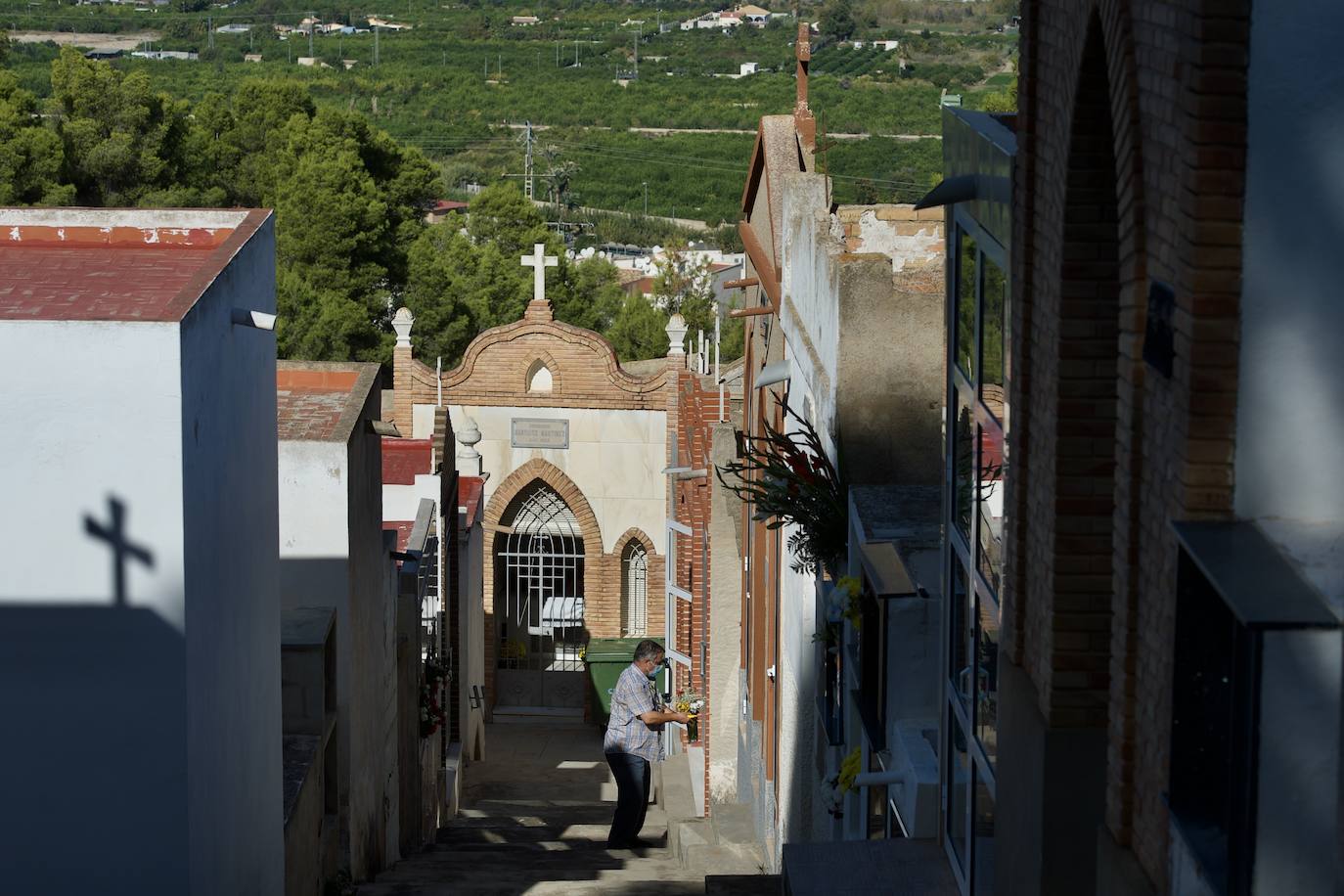 Fotos: Visitas a &#039;cuentagotas&#039; en los cementerios de Murcia