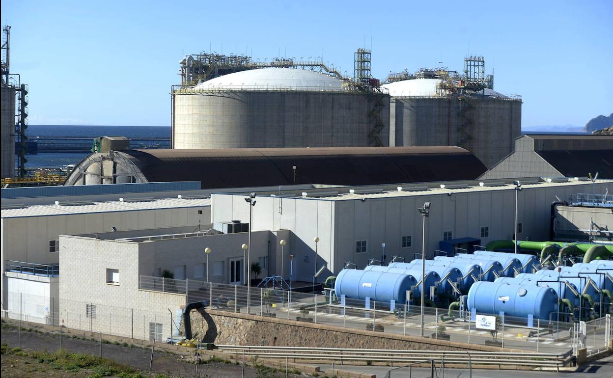 Instalaciones de la desaladora de Escombreras, en una fotografía de archivo. 