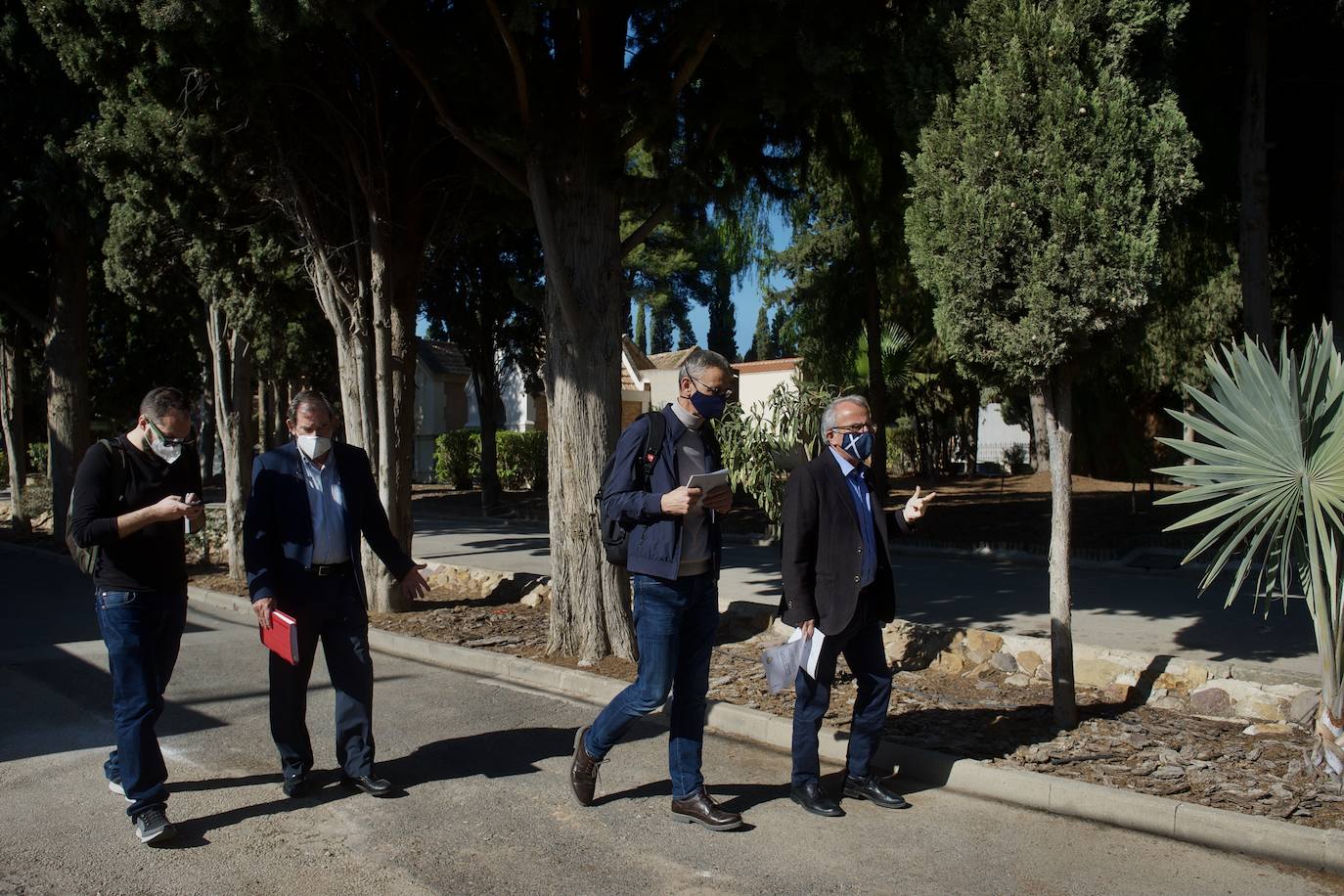 Fotos: Presentación de la guia &#039;Otros murcianos. Huella de la europeizacion&#039; en el cementerio Nuetro Padre Jesus de Murcia