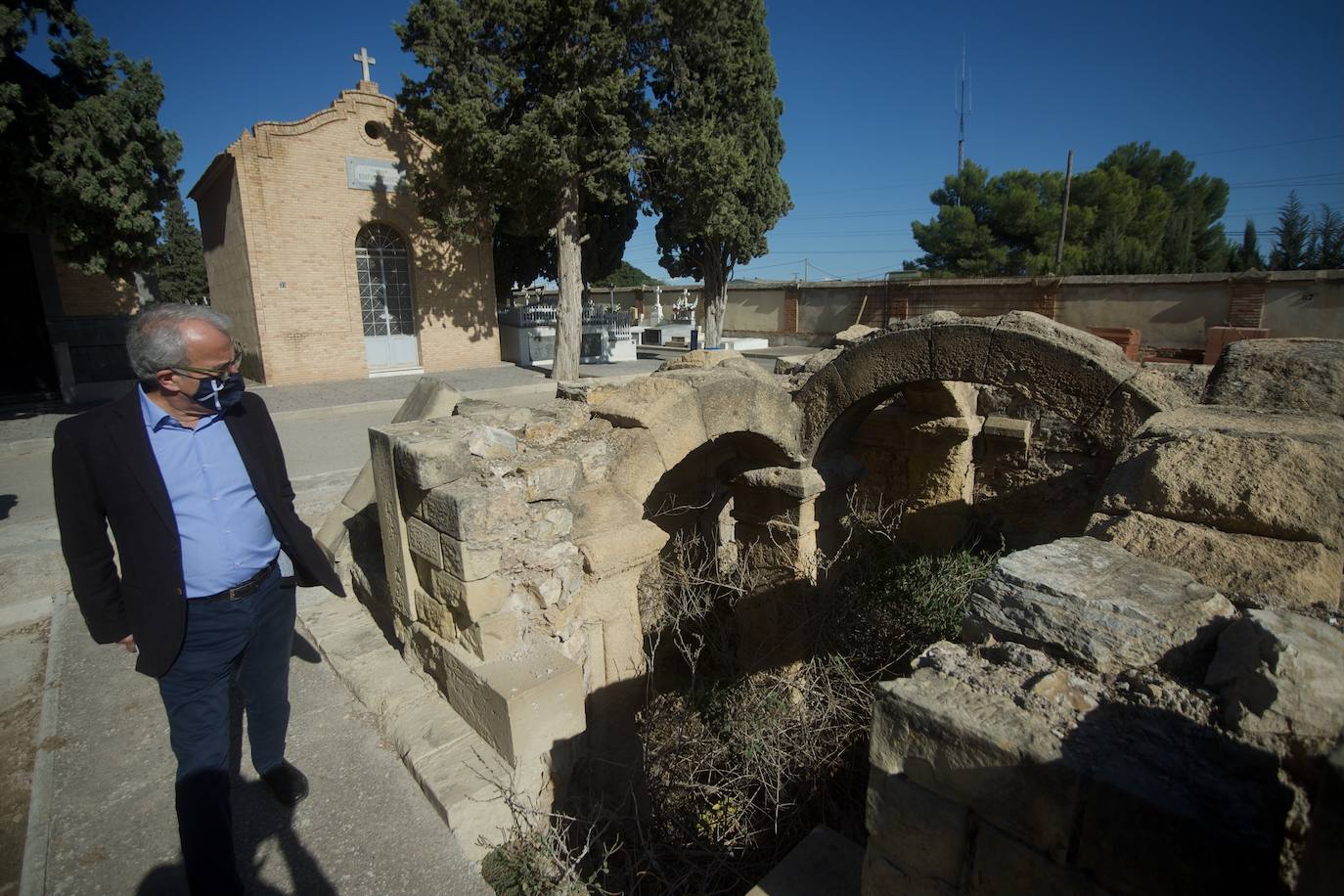 Fotos: Presentación de la guia &#039;Otros murcianos. Huella de la europeizacion&#039; en el cementerio Nuetro Padre Jesus de Murcia