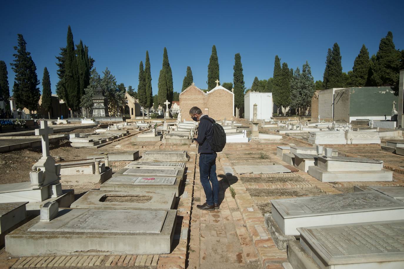 Fotos: Presentación de la guia &#039;Otros murcianos. Huella de la europeizacion&#039; en el cementerio Nuetro Padre Jesus de Murcia