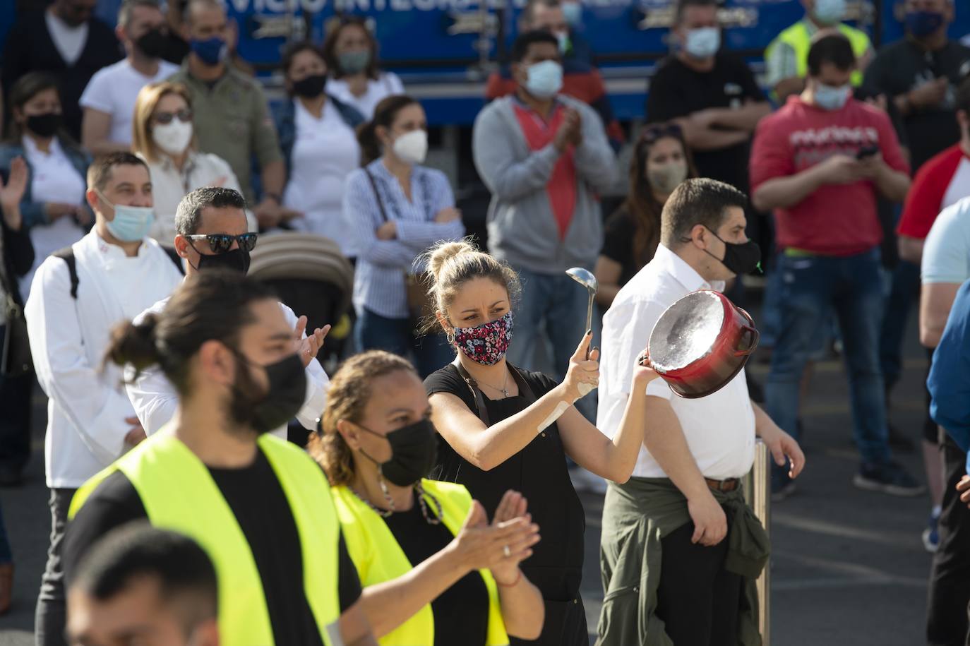 Fotos: Manifestación de hosteleros por las calles de Cartagena hasta la Asamblea Regional