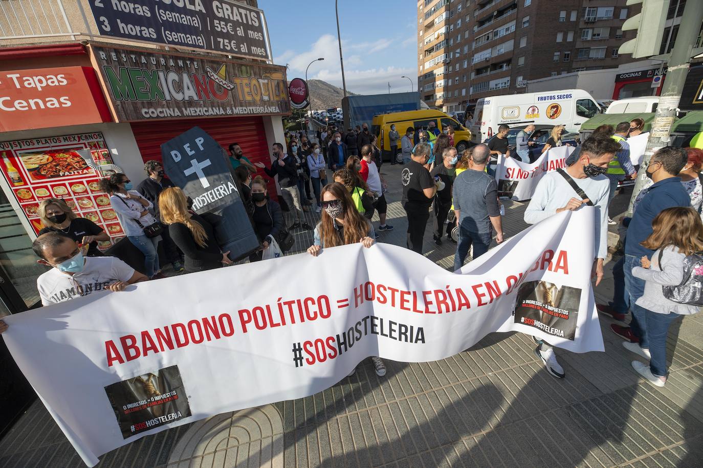 Fotos: Manifestación de hosteleros por las calles de Cartagena hasta la Asamblea Regional