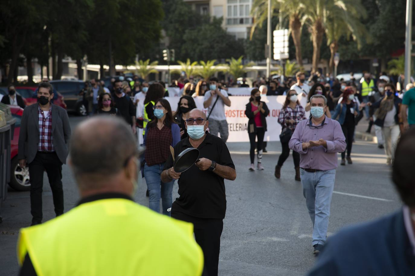 Fotos: Manifestación de hosteleros por las calles de Cartagena hasta la Asamblea Regional