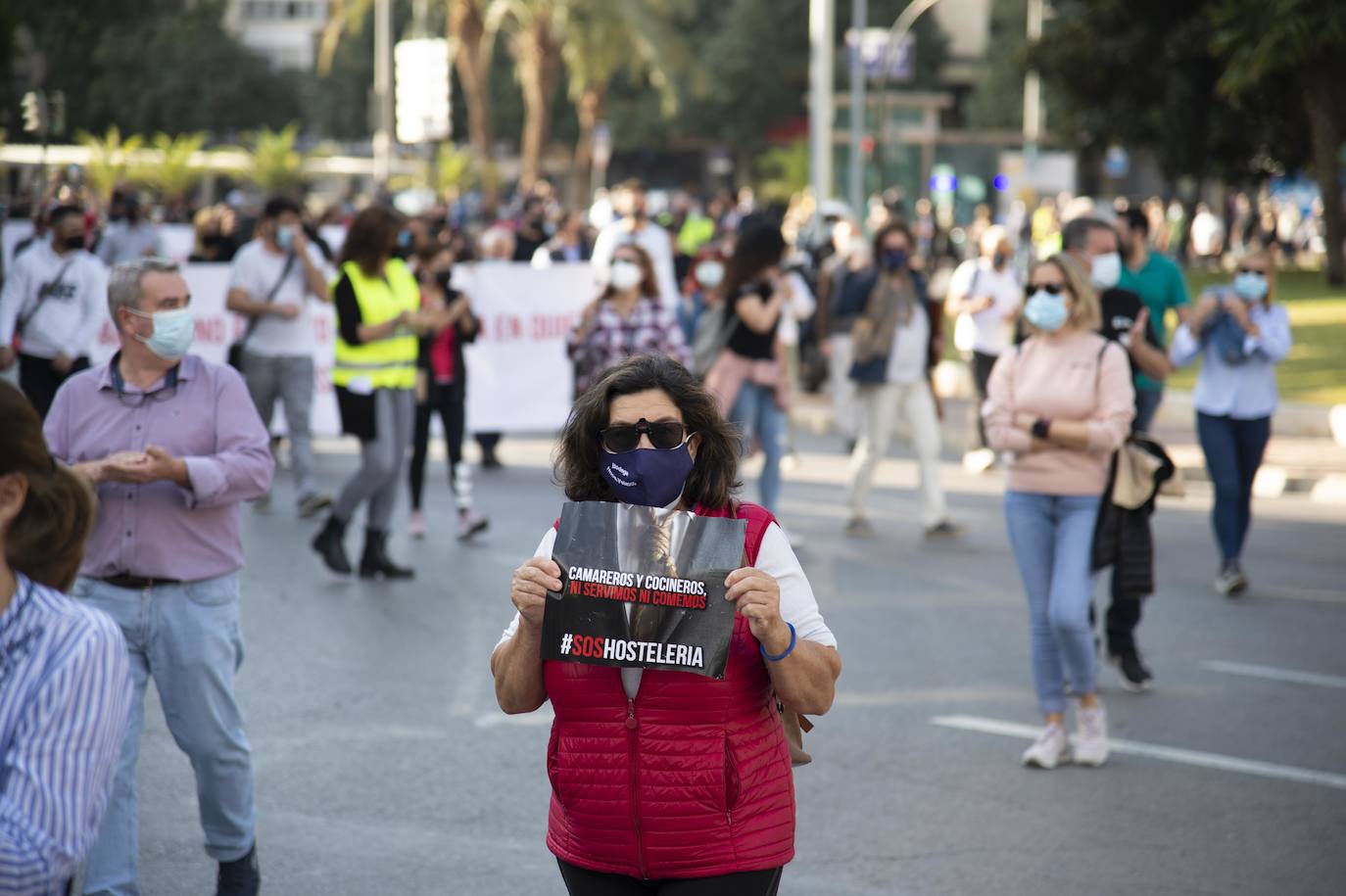 Fotos: Manifestación de hosteleros por las calles de Cartagena hasta la Asamblea Regional