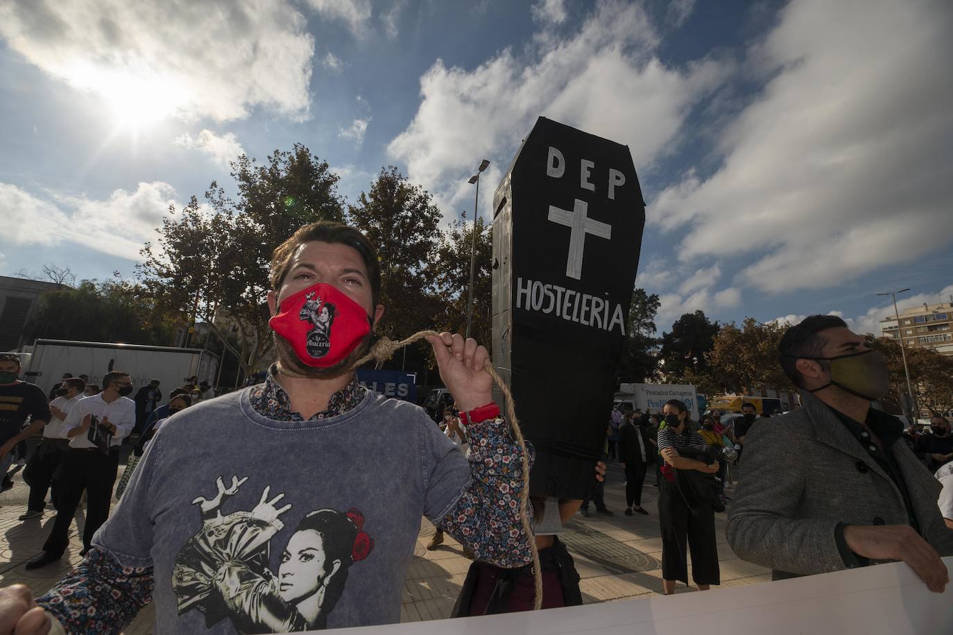 Fotos: Manifestación de hosteleros por las calles de Cartagena hasta la Asamblea Regional
