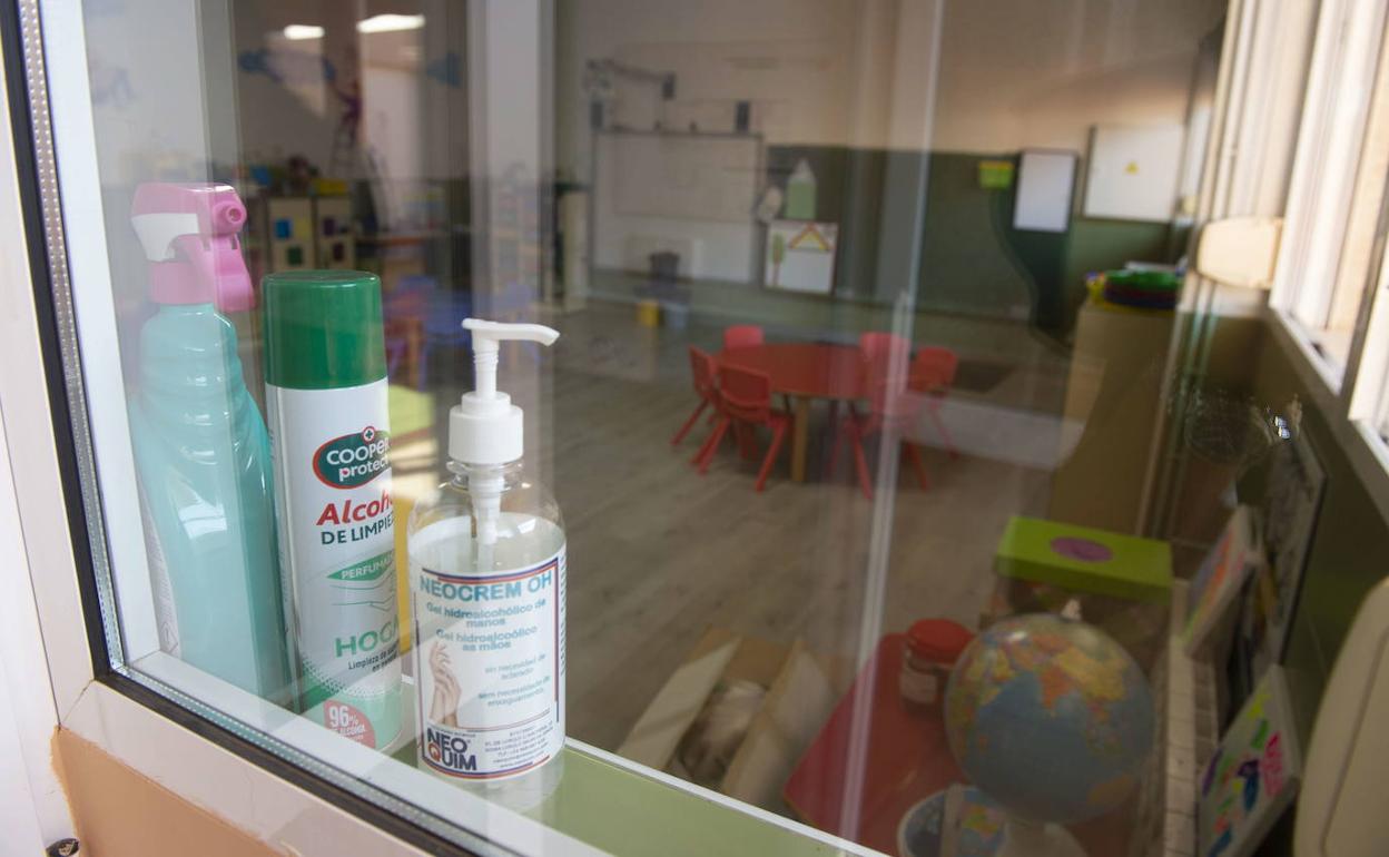 Vista exterior de un aula de un colegio de Cartagena, en una fotografía de archivo.