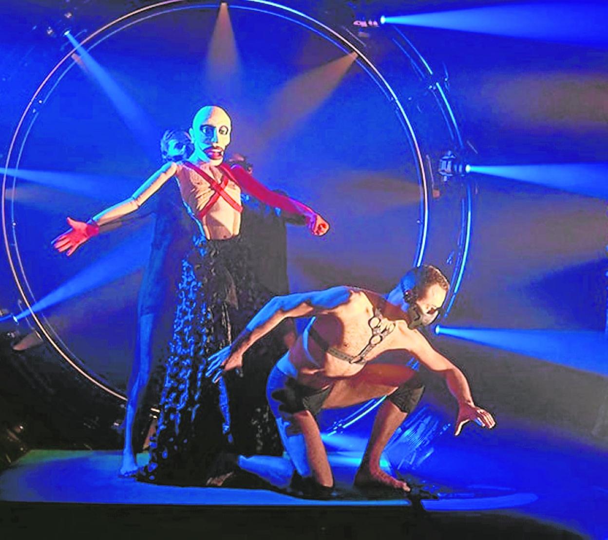 'Espejismo' recrea un universo de criaturas irreverentes, tiernas y solitarias. 