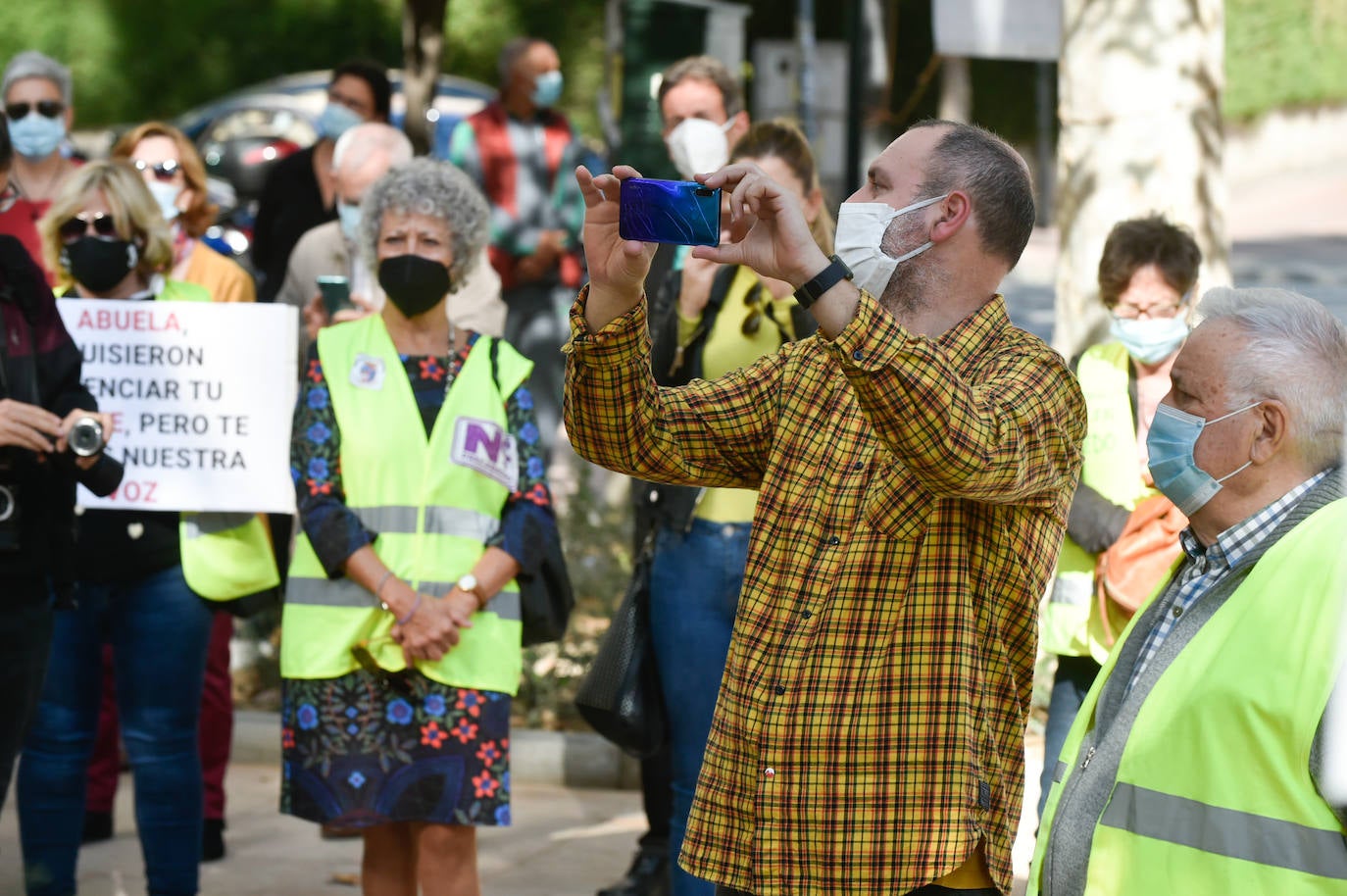 Fotos: Protesta por la Gestión de las Residencias frente a la Consejería de Política Social en Murcia