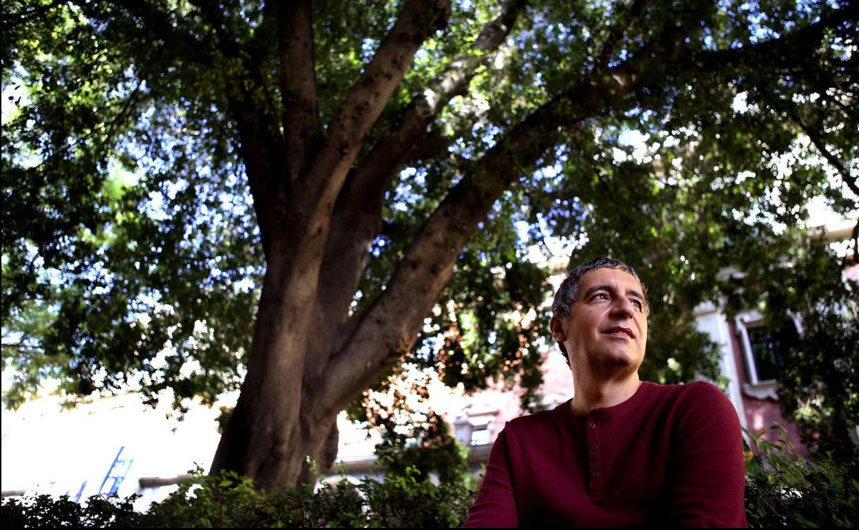 Pedro Alberto Cruz, en un parque de Murcia. 