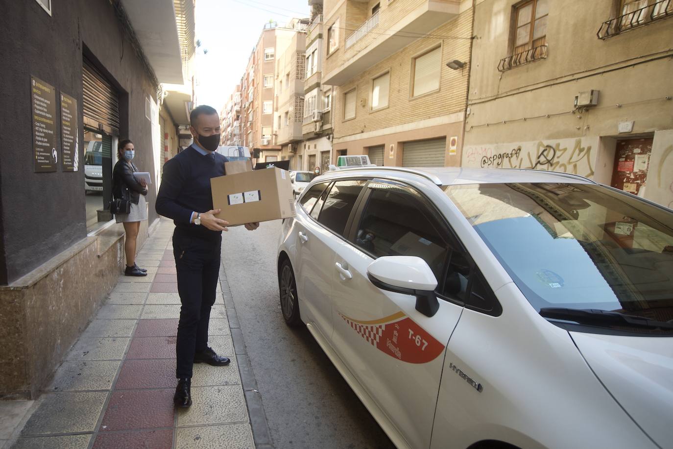 Fotos: Los taxistas de Murcia repartirán pedidos de bares y restaurantes