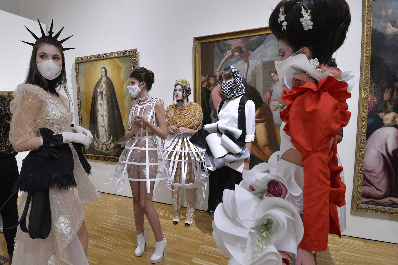 Fotos: Desfile &#039;Caprichos del Barroco&#039; en el Mubam