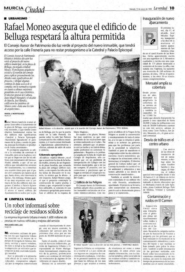 14/06/1995. Moneo explicaba en LA VERDAD que «la fachada, tipo retablo, funcionará como la ventana que la autoridad civil tiene que compartir con la religiosa en algunos actos».