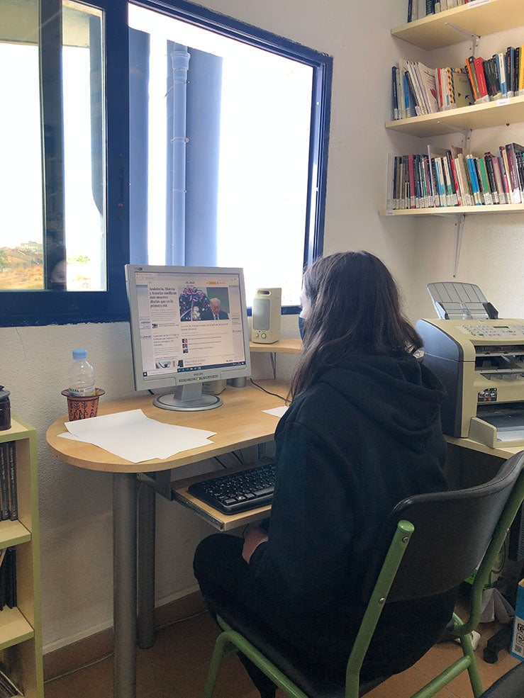 Una periodista del equipo Paloma Mensajera Digital del IES Cañada de las Eras de Molina de Segura.