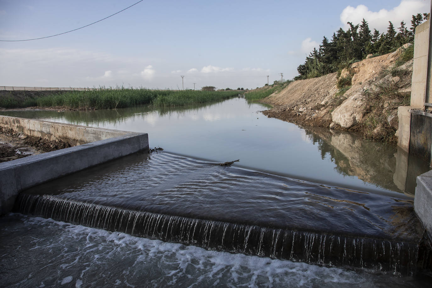 Fotos: El Albujón lleva 21 días vertiendo al Mar Menor debido a una rotura