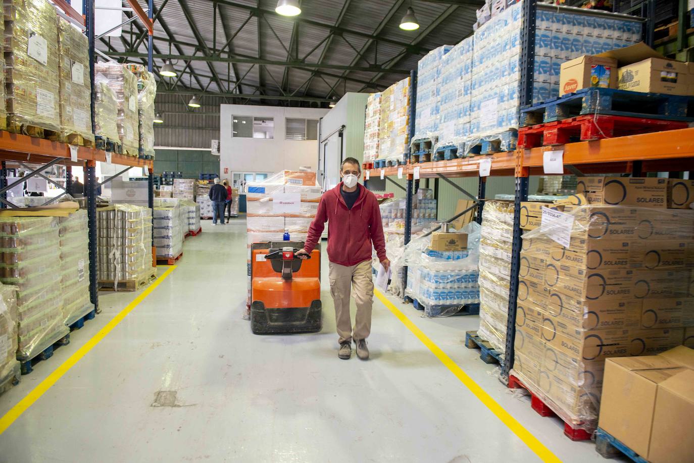 Fotos: Donación de la Junta de Vecinos de Vistabella-Abenarabi al Banco de Alimentos del Segura