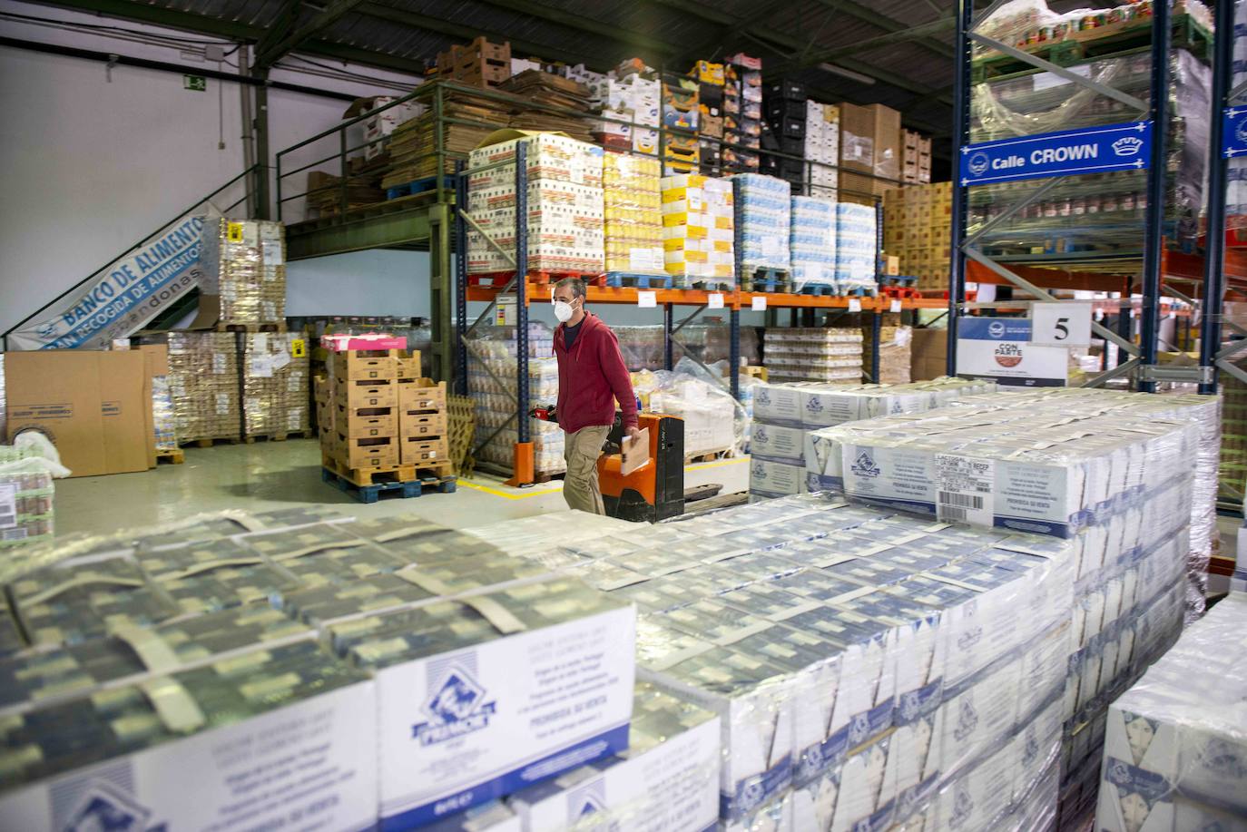 Fotos: Donación de la Junta de Vecinos de Vistabella-Abenarabi al Banco de Alimentos del Segura