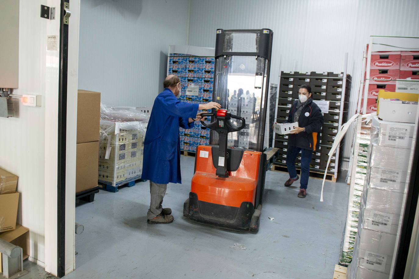 Fotos: Donación de la Junta de Vecinos de Vistabella-Abenarabi al Banco de Alimentos del Segura