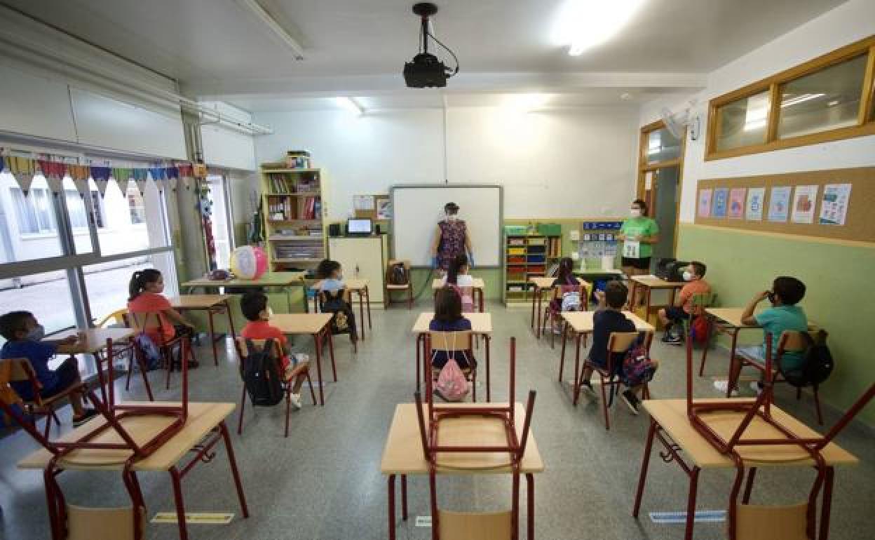 Varios alumnos en una clase de un colegio, en una imagen de archivo. 