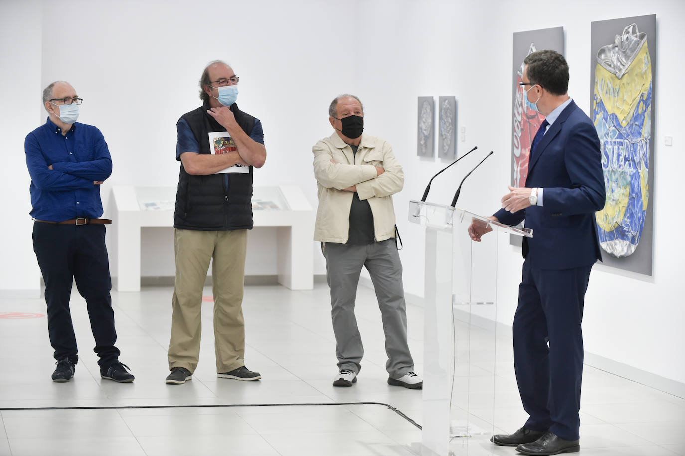 Inauguración de la exposición 1952-1955 en la planta baja de la Casa Consistorial de Murcia, la llamada Sala de La Glorieta