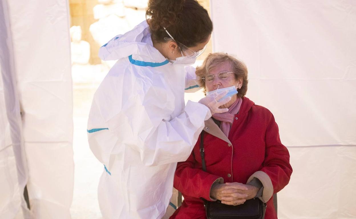 Sanidad notifica 15.116 contagios y los fallecidos suben a 328