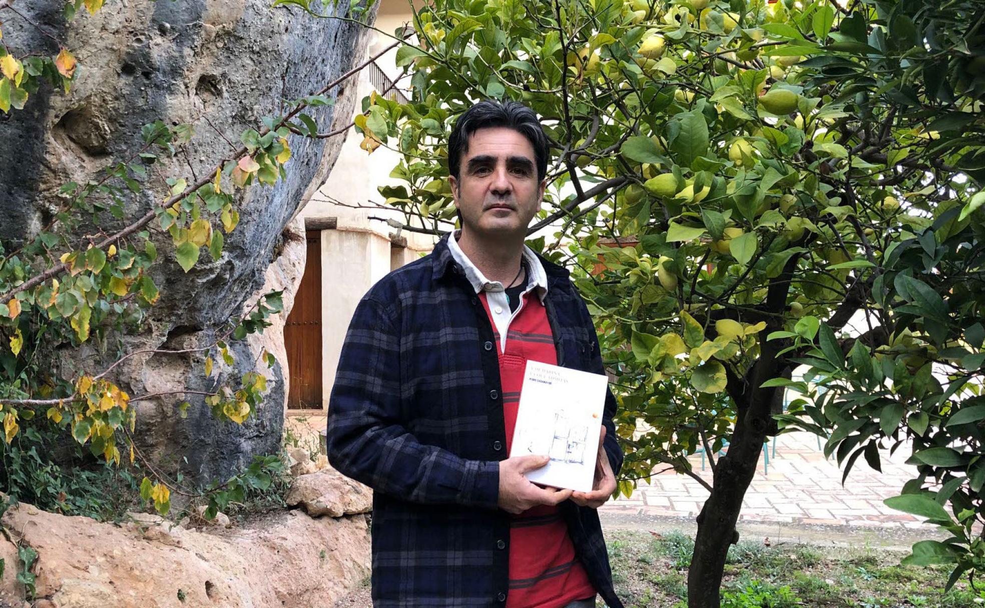 El chef y poeta Pedro Casamayor, en el hotel Bajo el Cejo. 