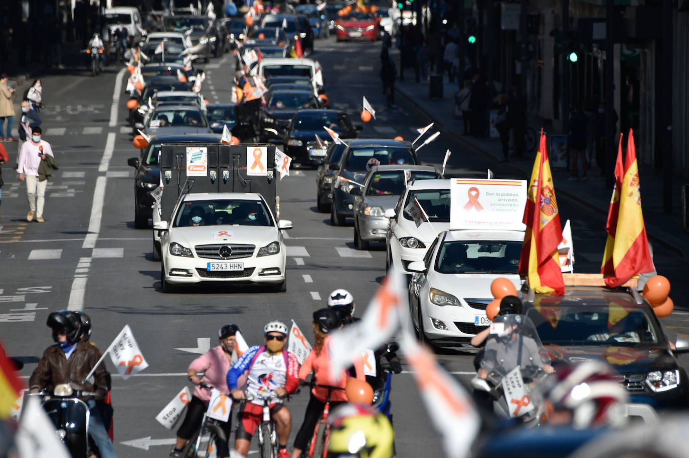Fotos: La &#039;marea naranja&#039; recorre el centro de Murcia contra la &#039;ley Celaá&#039;