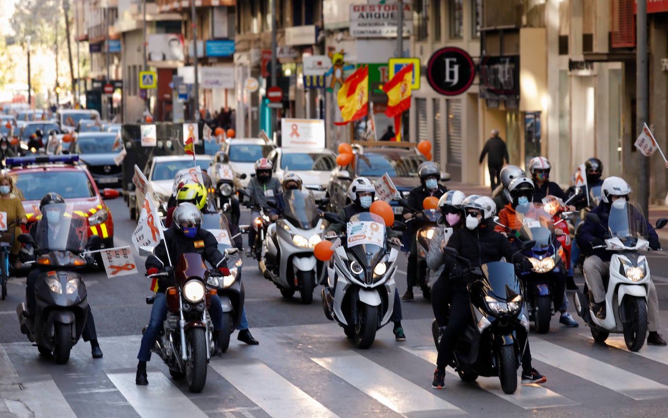 Fotos: La &#039;marea naranja&#039; recorre el centro de Murcia contra la &#039;ley Celaá&#039;