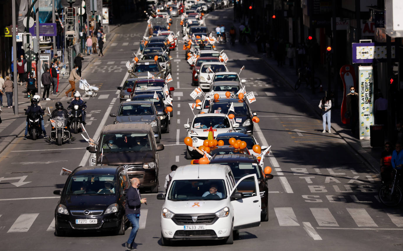 Fotos: La &#039;marea naranja&#039; recorre el centro de Murcia contra la &#039;ley Celaá&#039;