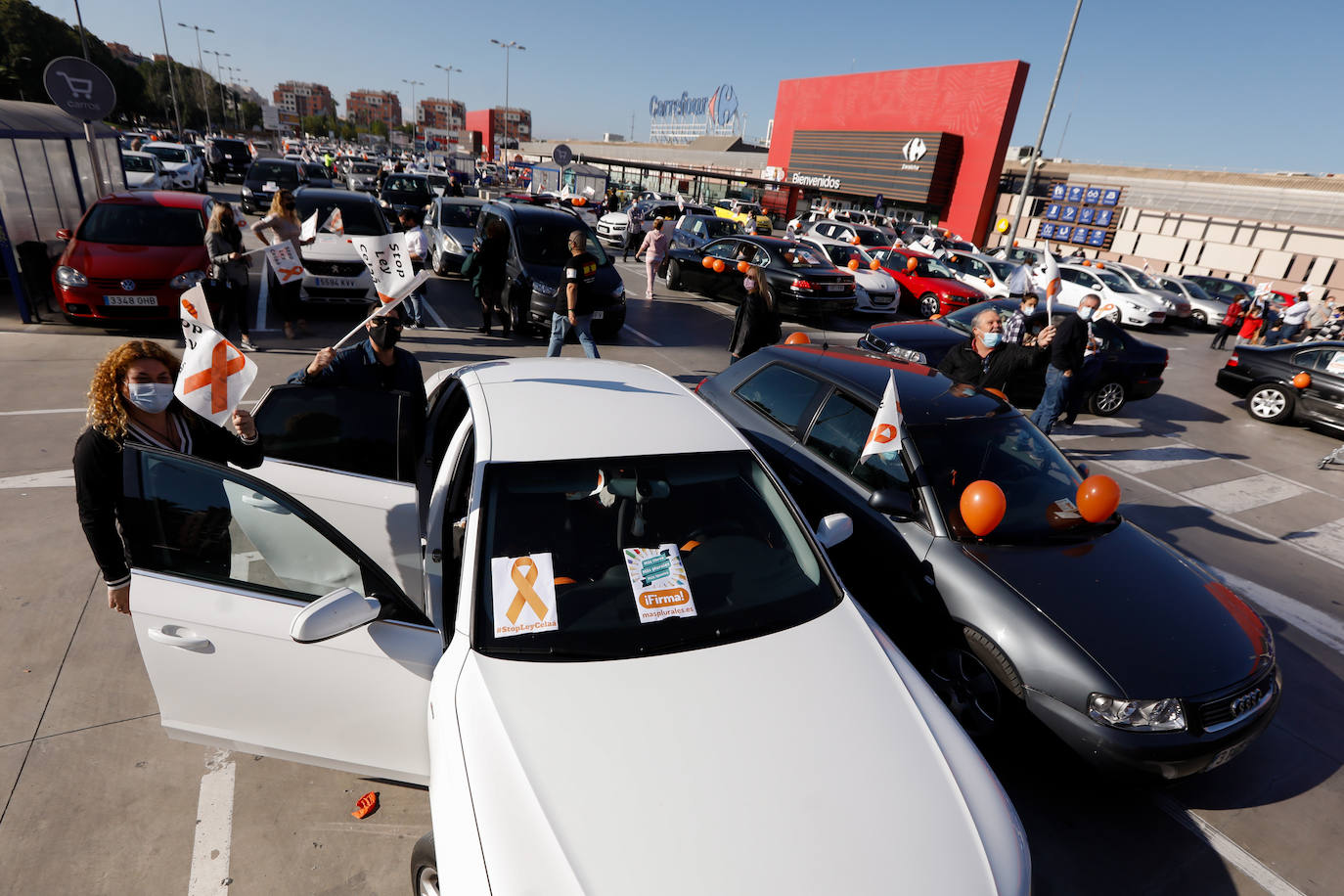 Fotos: La &#039;marea naranja&#039; recorre el centro de Murcia contra la &#039;ley Celaá&#039;