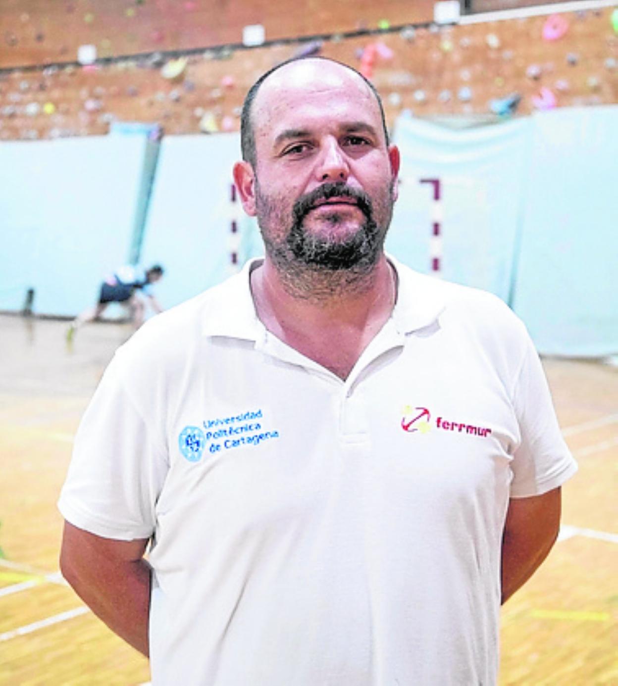 Sergio Amat, técnico del CAB. 