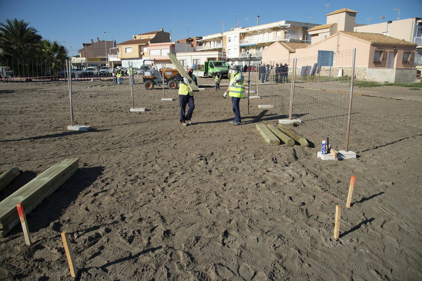 Fotos: Comienzan las obras para instalar un balneario en la playa de Los Urrutias