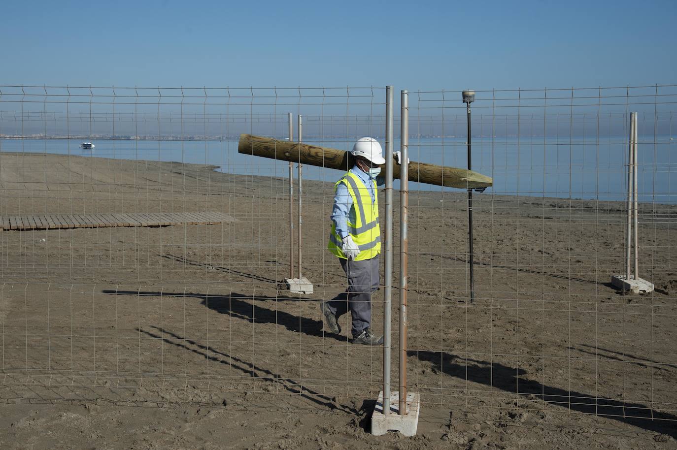 Fotos: Comienzan las obras para instalar un balneario en la playa de Los Urrutias