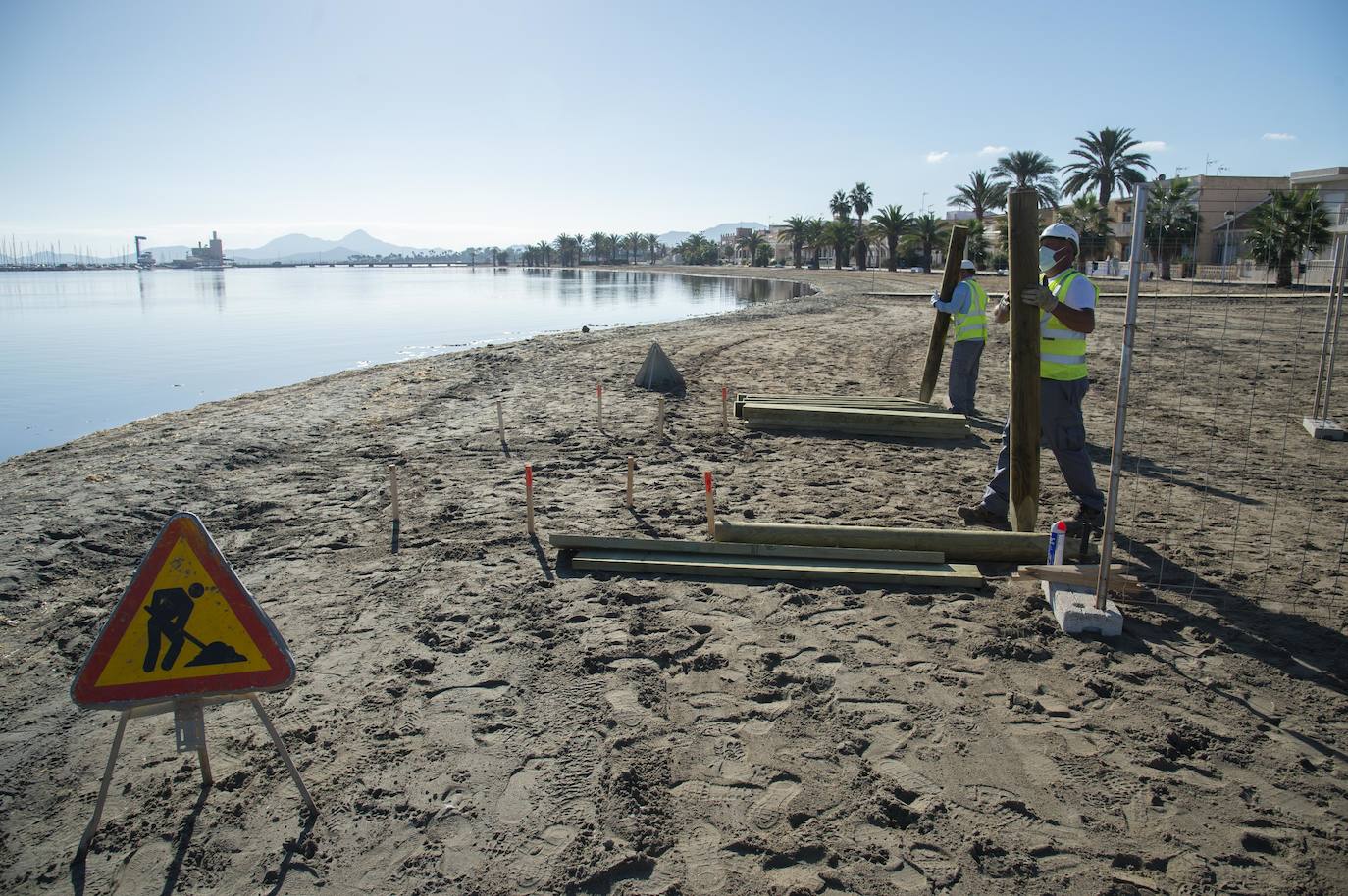 Fotos: Comienzan las obras para instalar un balneario en la playa de Los Urrutias