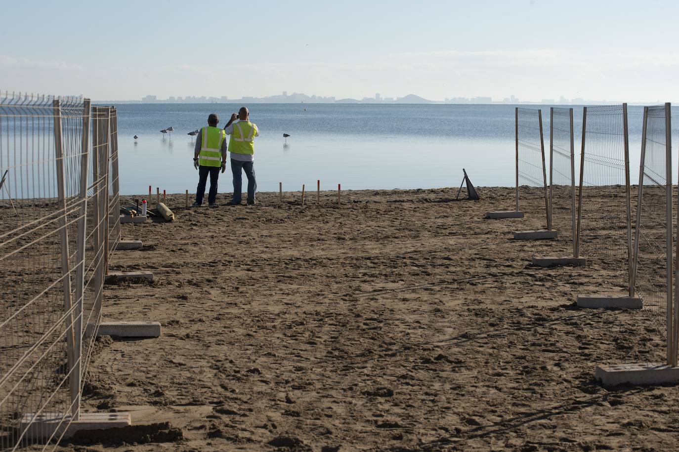 Fotos: Comienzan las obras para instalar un balneario en la playa de Los Urrutias