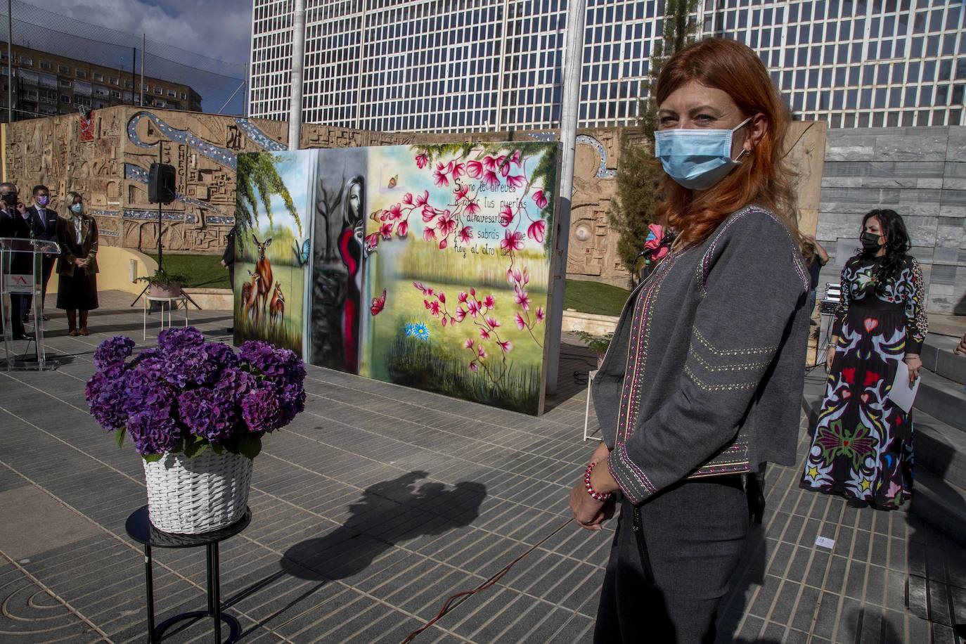 Fotos: Homenaje a las víctimas de violencia de género en la Asamblea Regional