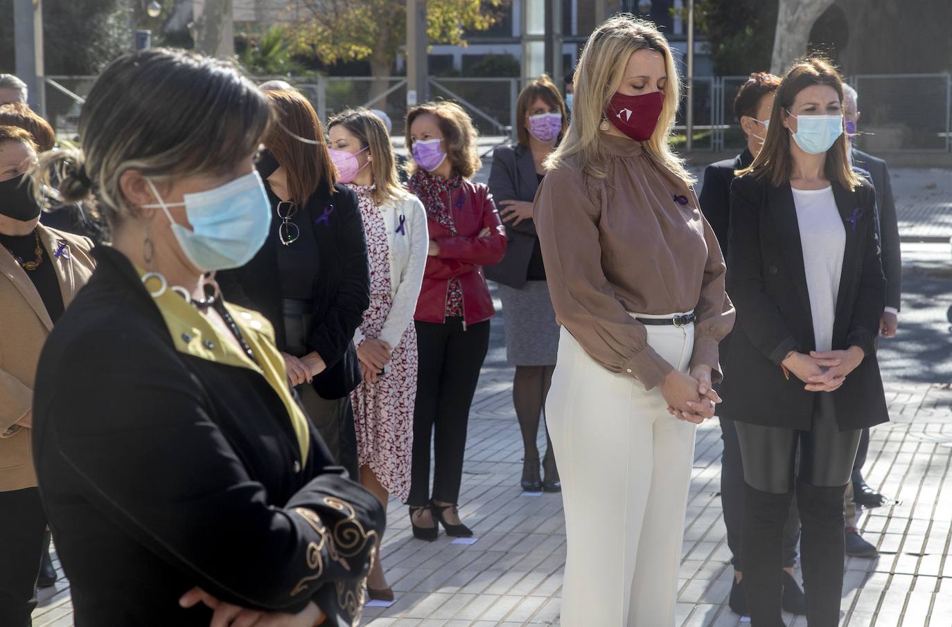 Fotos: Homenaje a las víctimas de violencia de género en la Asamblea Regional