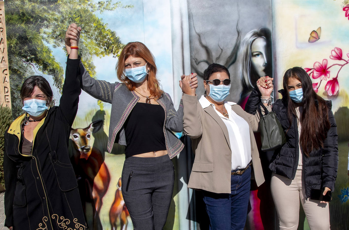 Fotos: Homenaje a las víctimas de violencia de género en la Asamblea Regional