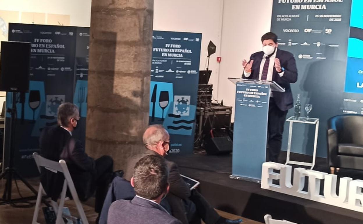 El presidente del Ejecutivo regional, Fernando López Miras, este jueves, durante su intervención en la segunda jornada del foro 'Futuro en español'.