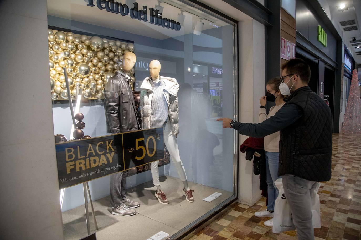 Fotos: Viernes negro en las tiendas de Murcia y Cartagena