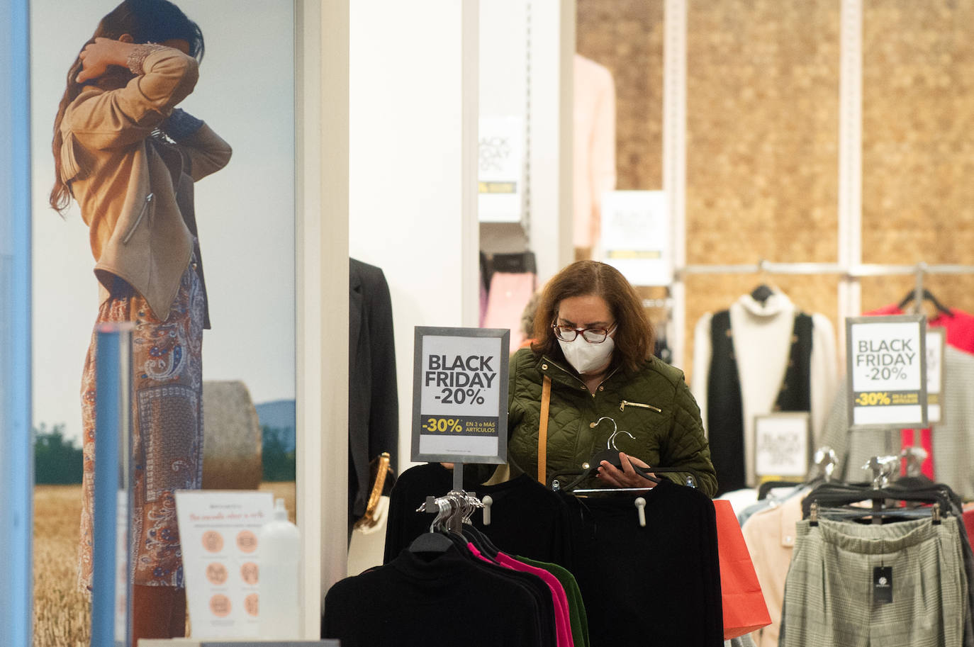 Fotos: Viernes negro en las tiendas de Murcia y Cartagena