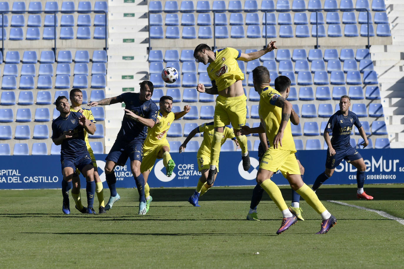 Fotos: Victoria del UCAM CF ante el Lorca Deportiva