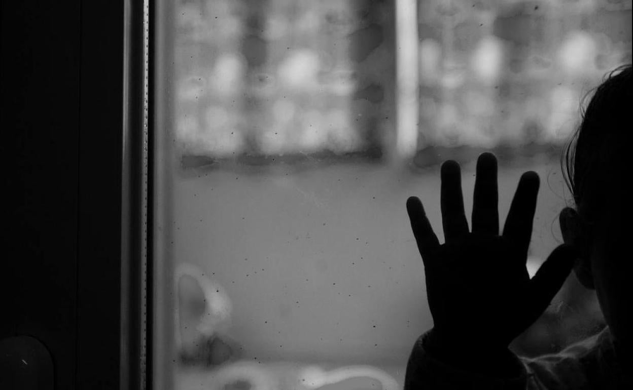 Condena máxima de 15 años por violar en múltiples ocasiones a su hija