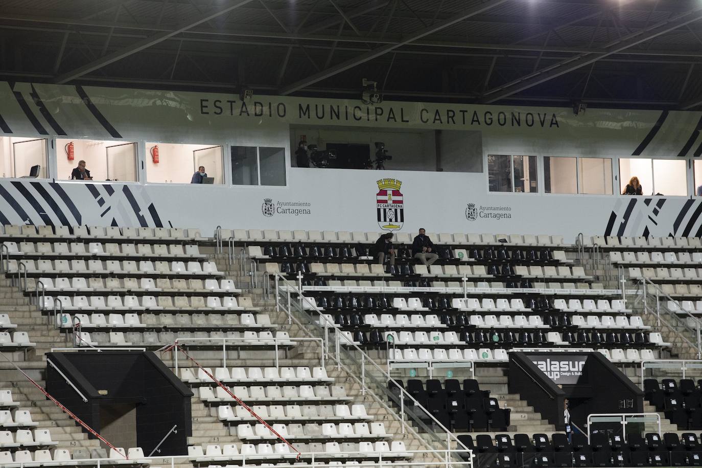 Fotos: El Cartagena tira el trabajo por la borda